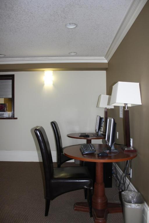 Lakeview Inns & Suites - Edson Airport West 외부 사진